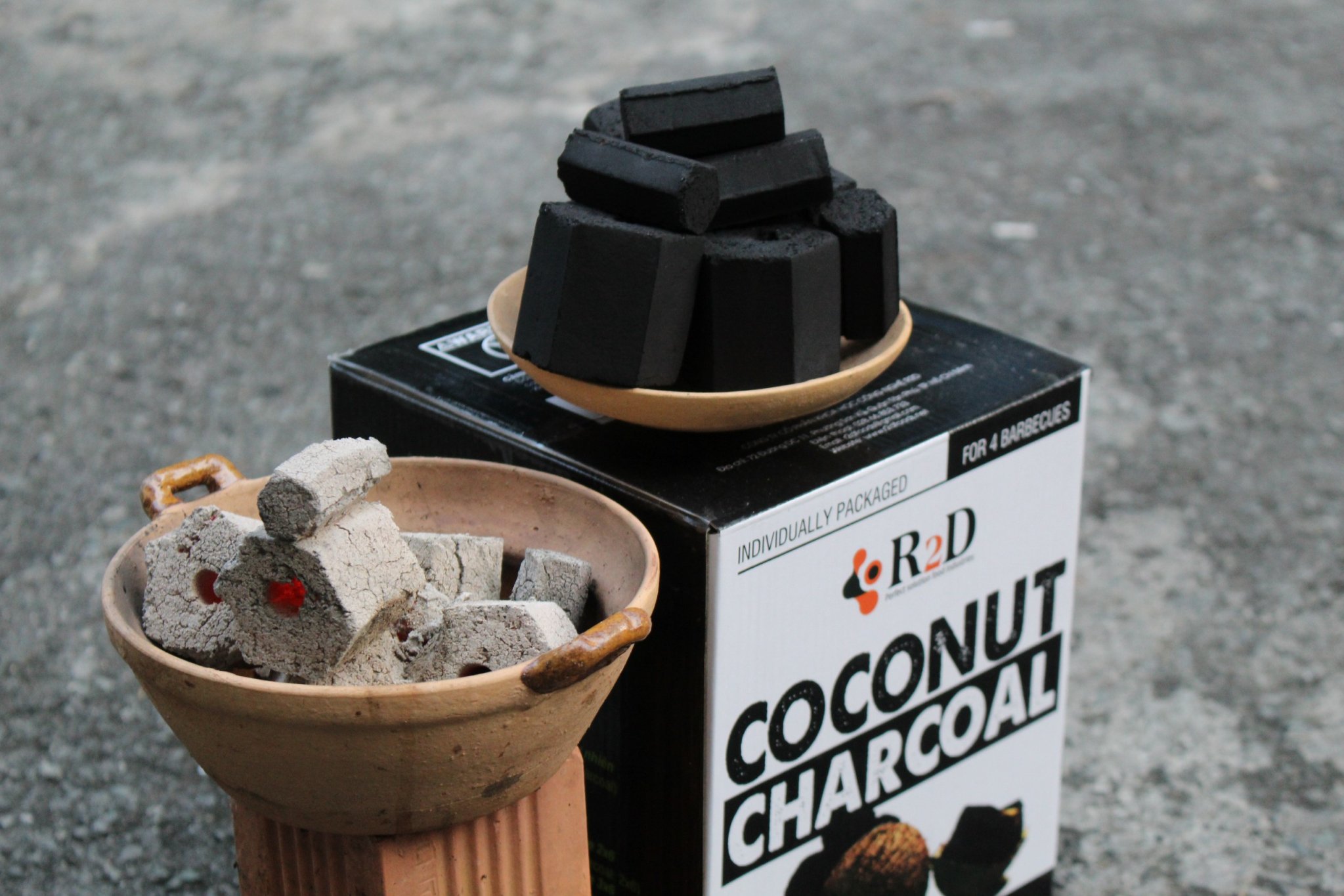 Than gáo dừa không khói chính hãng R2D hộp 4 KG than nướng BBQ an toàn cho sức khoẻ gia đình bạn