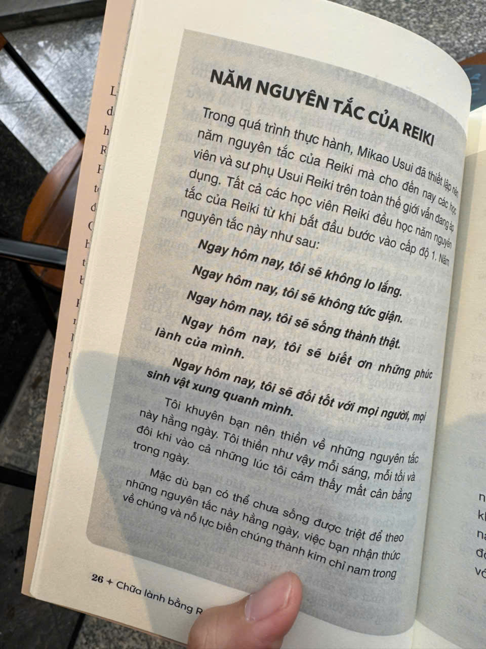 CHỮA LÀNH BẰNG REIKI – Karen Frazier - Azura dịch – Thái Hà Books - NXB Công Thương