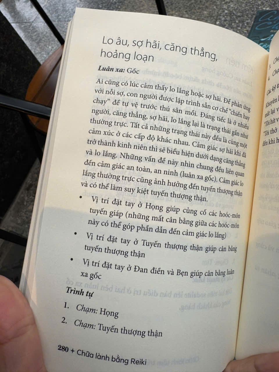 CHỮA LÀNH BẰNG REIKI – Karen Frazier - Azura dịch – Thái Hà Books - NXB Công Thương