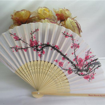 Quạt Vải Xếp In Hoạ Tiết Hoa Anh Đào Dài 21cm