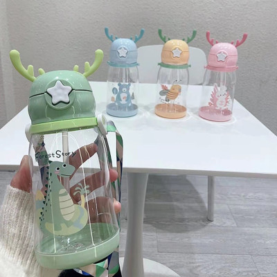 Bình Nước Thể Thao Có Ống Hút 600ml Hình Gạc Nai Hươu Dễ Thương Nhiều Màu Sắc Cho Bé - Hàng Loại 1 - Chính Hãng MINIIN