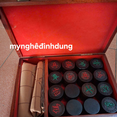 Combo quân cờ tướng bằng gỗ trắc đỏ đen 4.8x1.5cm + hộp đựng + tấm vải da