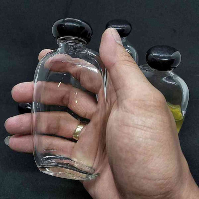 Chai Thủy Tinh 100ml mẫu bầu dục kiểu dẹt nắp nhựa đen tròn - Chai thủy tinh mini – Lọ thủy tinh nhỏ
