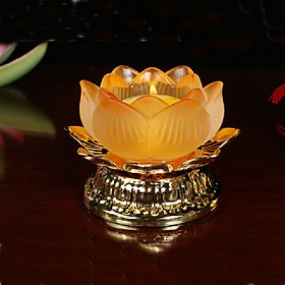 Chân nến, cốc đựng nến thờ hoa sen lưu ly vật phẩm quan trọng trên bàn thờ
