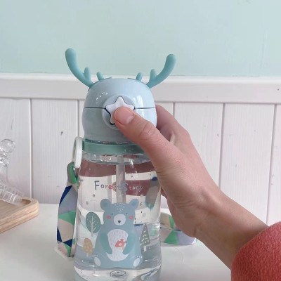Bình Nước Thể Thao Có Ống Hút 600ml Hình Gạc Nai Hươu Dễ Thương Nhiều Màu Sắc Cho Bé - Hàng Loại 1 - Chính Hãng MINIIN