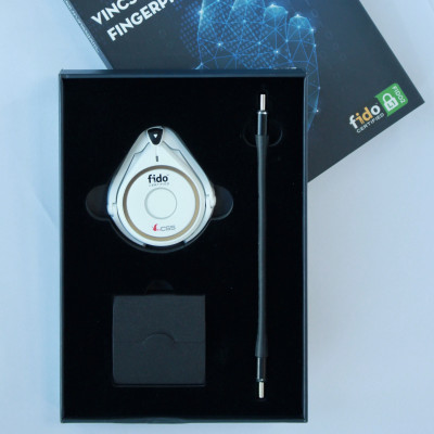 Khóa bảo mật VinCSS FiDO2® Fingerprint (NFC/Bluetooth/USB-C) - Multi Factor authentication (MFA) - Security Key and passkey - Chuẩn FIDO2 - Bảo vệ tài khoản online -  Hàng chính hãng