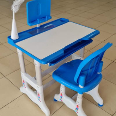 Bộ bàn ghế Juno Sofa học sinh tiểu học tặng đèn học Kích Thước 70 x 50cm