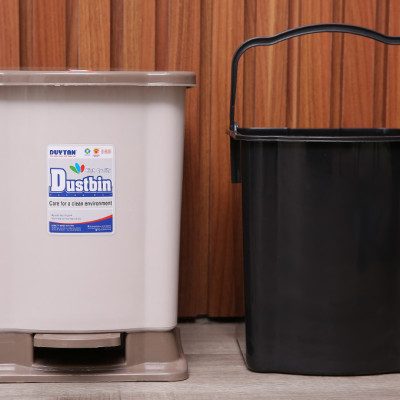 Thùng Rác Đạp Nhí Duy Tân 2.5L Kích Thước: 17 x 17 x 21 cm - Phù Hợp Văn Phòng, Phòng Ngủ, Nhà Tắm ..
