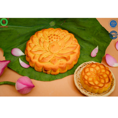 BÁNH TRUNG THU MẶT TRĂNG 002: HẠT SEN MACCA - KHOAI MÔN HẠNH NHÂN 8 TRỨNG 800G ( 2 LOẠI NHÂN TRONG CÙNG 1 BÁNH) - VIỆT NAM