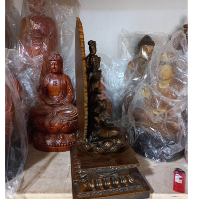 Tượng phật thiên thủ thiên nhãn ,ngài nghìn mắt nghìn tay bằng gỗ hương đá tô làm mầu giả cổ kt cao 30×20×15cm