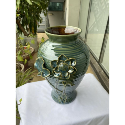 BÌNH HOA BÁT TRÀNG DÁNG ĐÙI ẾCH HỌA TIẾT ĐẮP NỔI