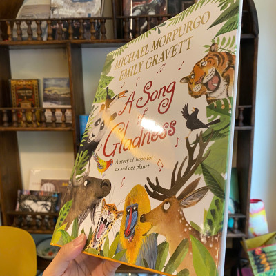 Sách - A Song of Gladness: A Story of Hope for Us & Our Planet by Michael Morpurgo | Children