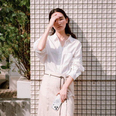 Ốp Lưng UNIQ COEHL CRYSTELLE Cho iPhone 17 Pro Max Lấp Lánh Pha Lê Và Ánh Sáng Ngọc Trai Vỏ Sò Hỗ Trợ Sạc Không Dây Hàng Chính Hãng