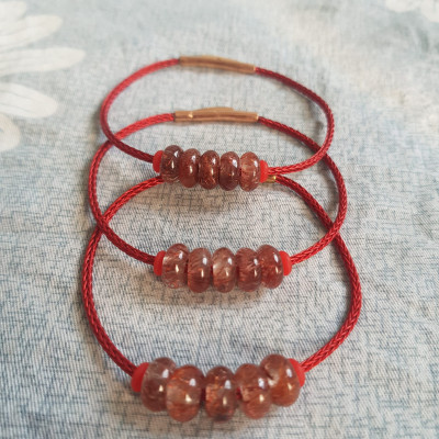 Vòng Tay 5 đồng tiền may mắn kiểu  đá thạch anh tóc đỏ tự nhiên dây đỏ tài lộc  nữ mệnh hỏa mệnh thổ đeo xinh đẹp ạ