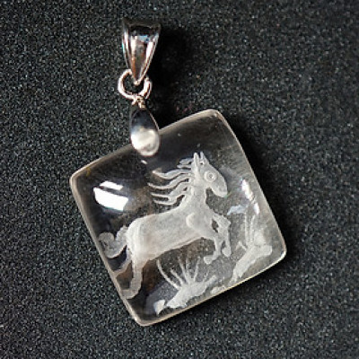 Mặt dây chuyền nam nữ thạch anh trắng tự nhiên - Con Ngựa (Tuổi Ngọ)