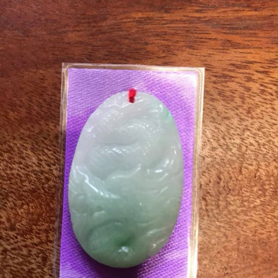 MẶT DÂY CHUYỀN OVAL MỚI HÌNH RỒNG LƯỢN CHẤT LIỆU 100% ĐÁ CẨM THẠCH TRẮNG XÍU XANH TỰ NHIÊN Cao 39,3mm x ngang 25mm x dầy 9,0mm