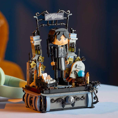LEGO WEDNESDAY 76780 Đồ Chơi Lắp Ráp Nhân Vật Wednesday Addams (702 chi tiết)