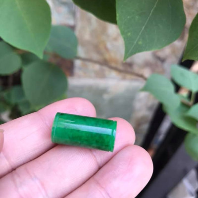 MẶT DÂY CHUYỀN LU TRÚC XANH TƯƠI ĐẸP  CHẤT LIỆU 100% ĐÁ CẨM THẠCH THIÊN NHIÊN  SIZE HẠT LU DÀI 20MM X ĐK 10,5MM NỮ LÀM MẶT DÂY CHUYỀN ĐEO RẤT XINH Ạ MỆNH MỘC HỎA THỦY