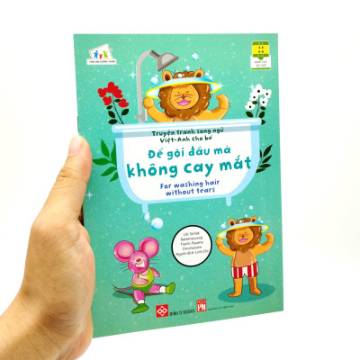 Sách Truyện Tranh Song Ngữ Việt Anh Cho Bé - Để Gội Đầu Không Cay Mắt