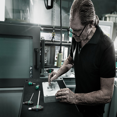 Tua vít lục giác tay cầm T 454 Hex-Plus HF 10 x 200 mm với bi giữ Wera 05023355001