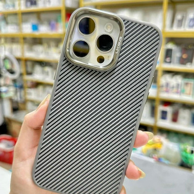 Ốp lưng cho iPhone 15 Pro max, 14 Pro Max, 13 Pro Max vân carbon hiệu Likgus Carbon Synthetic Fiber - Hàng chính hãng