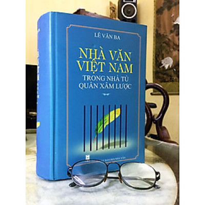 Sách Nhà Văn Việt Nam Trong Nhà Tù Quân Xâm Lược