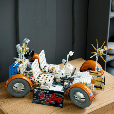 LEGO TECHNIC 42182 Đồ Chơi Lắp Ráp Xe Thám Hiểm Mặt Trăng NASA Apollo LRV (1913 Chi Tiết)