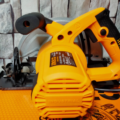 MÁY CƯA ĐĨA TRÒN 185MM 1600W INGCO CS18568 ( TẶNG LƯỠI CẮT VÀ BAO TAY INGCO)- HÀNG CHÍNH HÃNG