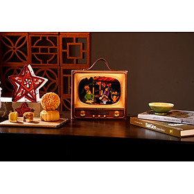 Hộp Quà Trung Thu IKACHI " Truyền hình Tí hon - Làm bánh" - Set 2 bánh, có đèn trang trí