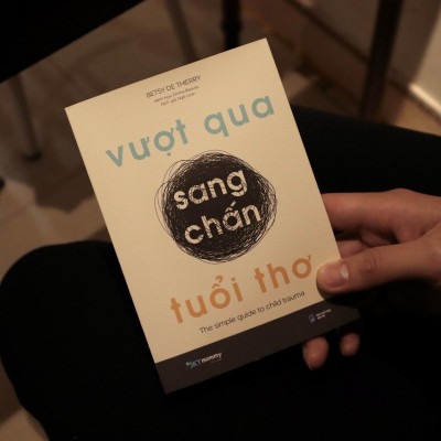 Sách - Vượt Qua Sang Chấn Tuổi Thơ - AZ Việt Nam