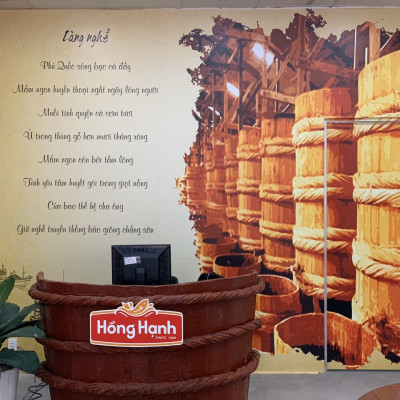 Nước mắm truyền thống Phú Quốc Hồng Hạnh Cao Đạm 20 độ đạm, dung tích 1,9 lít - Nêm ướp đậm đà