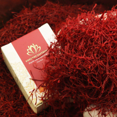 Combo 5 hộp (hộp/1gr) nhụy hoa nghệ tây Kingdom Herb, saffron Iran chính hãng super negin thượng hạng (Tặng táo đỏ Tân Cương 55g, bình nước và nhíp gắp)