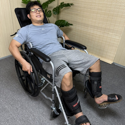 Xe lăn tay ngả giường pittong tích hợp bô vệ sinh, khung xe chắc chắn chịu tải trọng cao, hệ thống phanh trước - sau an toàn, chính hãng Nikita