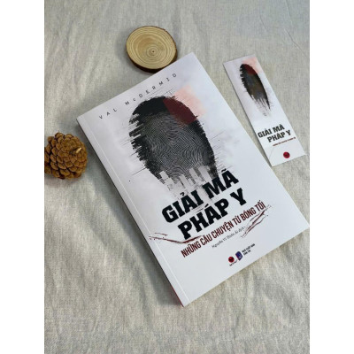 Sách - Giải Mã Pháp Y - Những Câu Chuyện Từ Bóng Tối - Val McDermid - Bách Việt