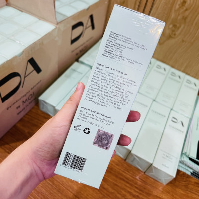 SỮA RỬA MẶT DA BY M.O.I HỒ NGỌC HÀ