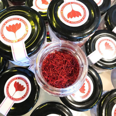Combo 5 hộp (hộp/1gr) nhụy hoa nghệ tây Kingdom Herb, saffron Iran chính hãng super negin thượng hạng (Tặng táo đỏ Tân Cương 55g, bình nước và nhíp gắp)